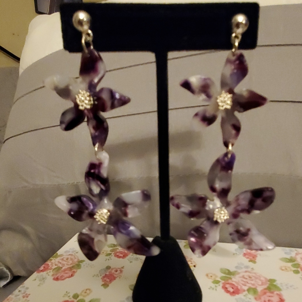 3 " Statement Earings. - Picture 2 of 4
